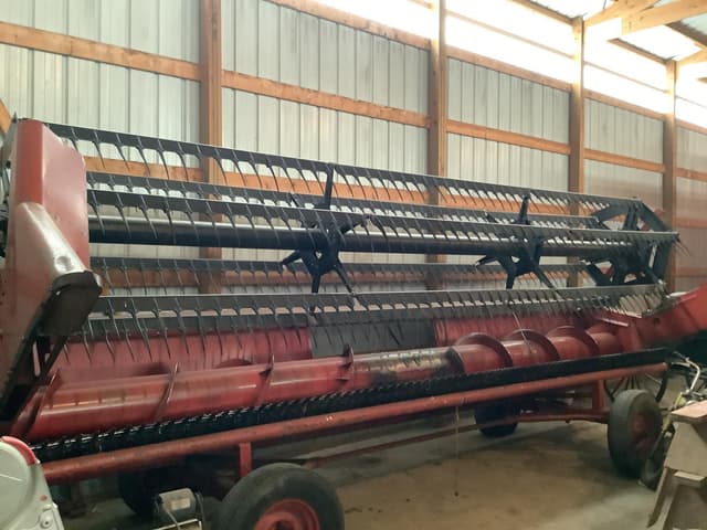 Image of International Harvester 820 equipment image 1