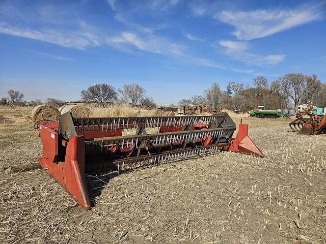 Image of International Harvester 820 equipment image 1