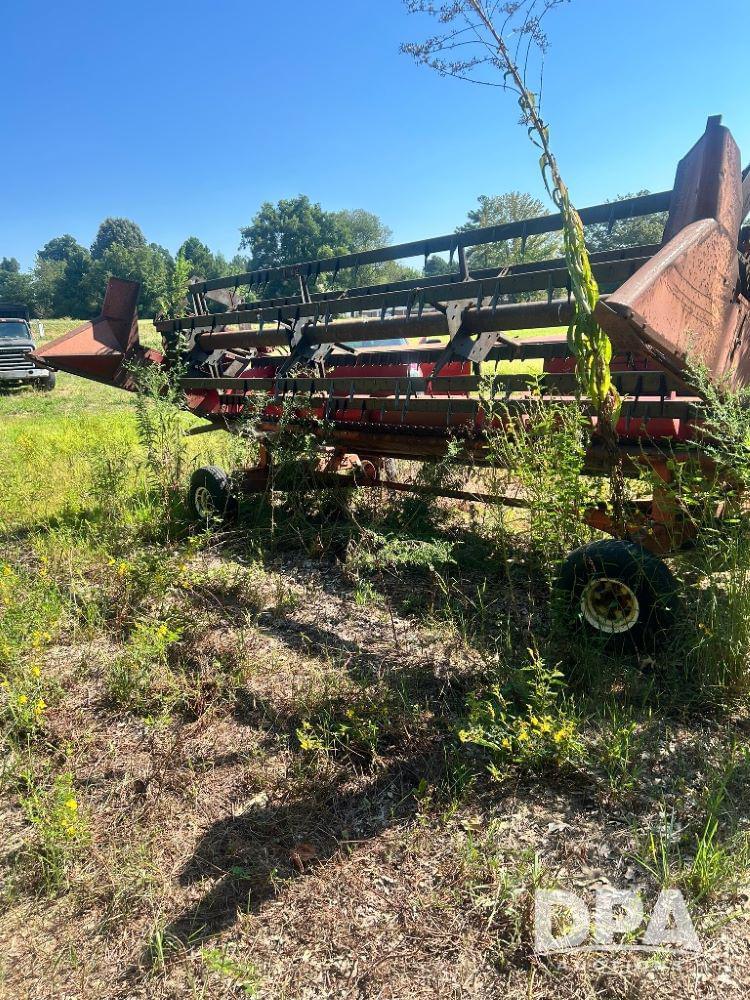 Image of International Harvester 820 Image 1
