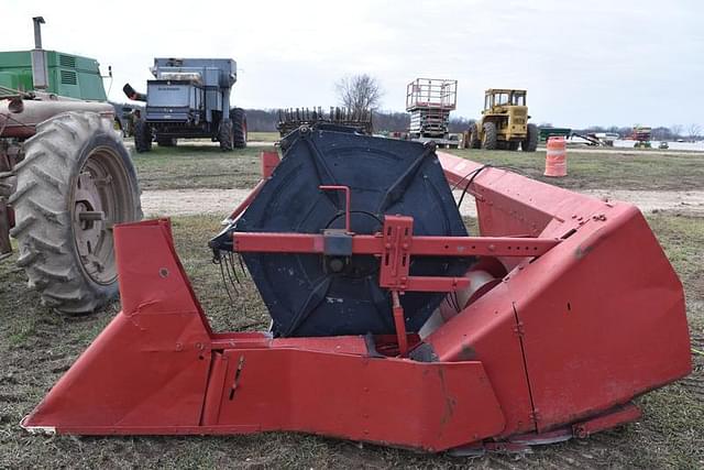 Image of International Harvester 820 equipment image 1