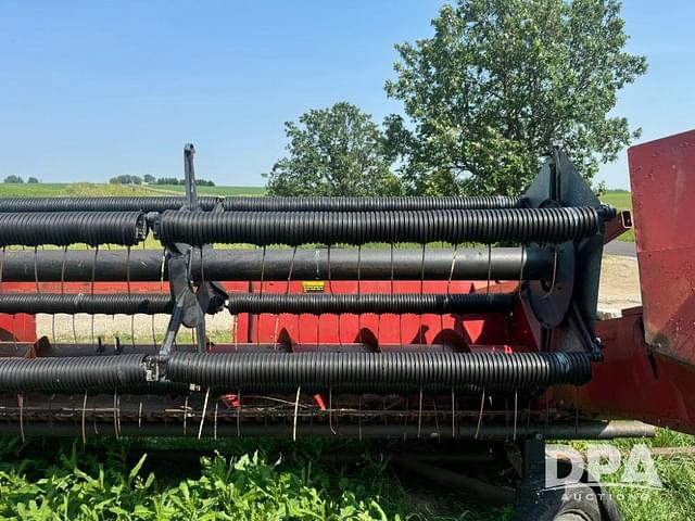 Image of International Harvester 820 equipment image 2