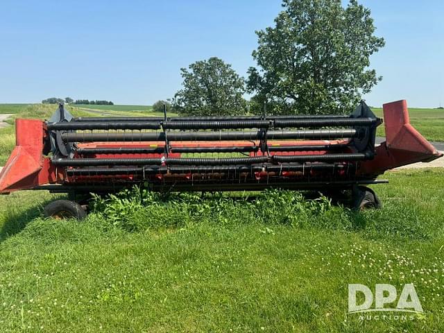 Image of International Harvester 820 equipment image 1