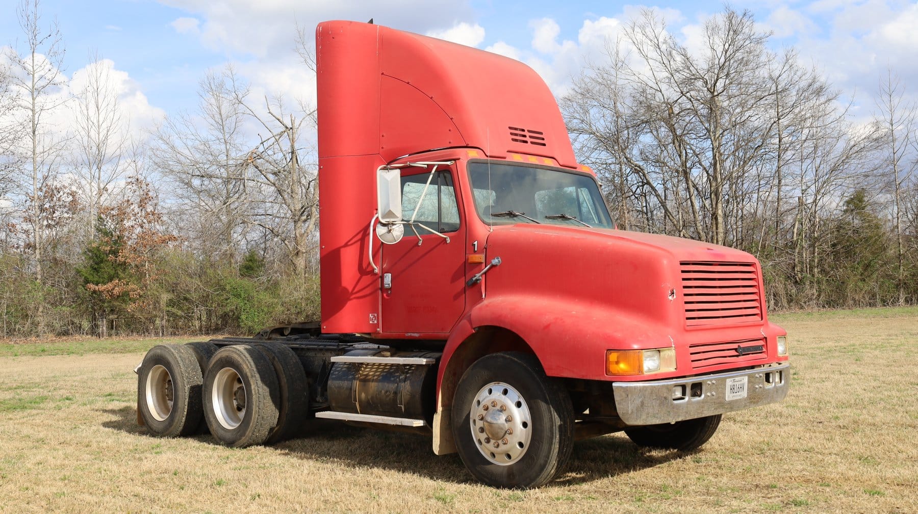 International 8200 Equipment Image0