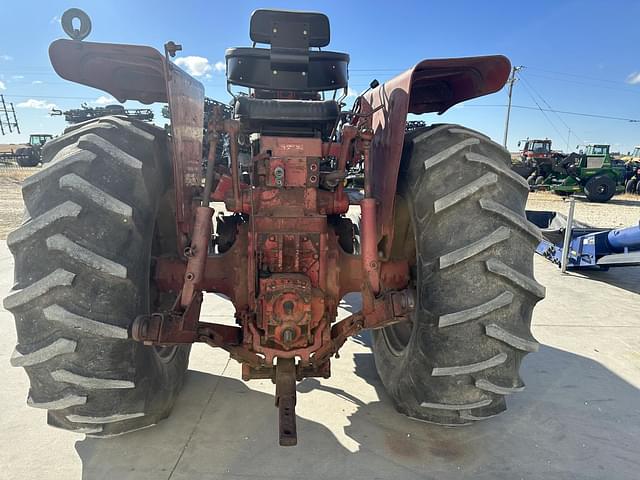 Image of International Harvester 826 equipment image 3