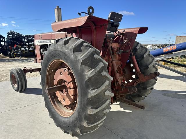 Image of International Harvester 826 equipment image 4