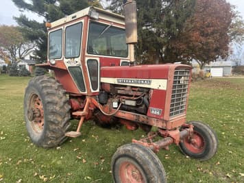 Main image International Harvester 826