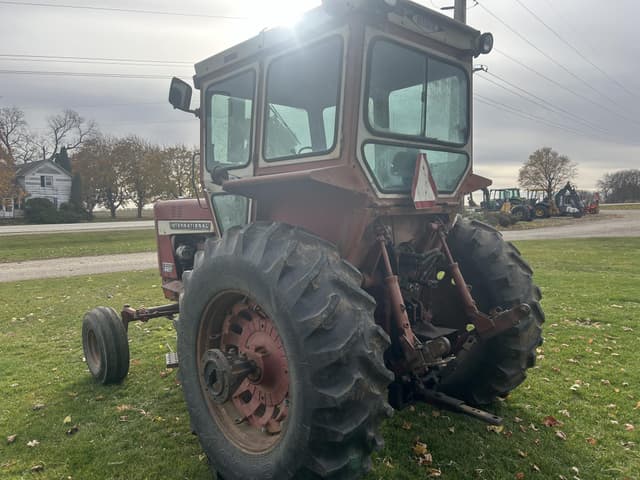 Image of International Harvester 826 equipment image 2