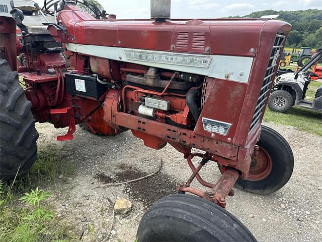 Image of International Harvester 826 equipment image 3