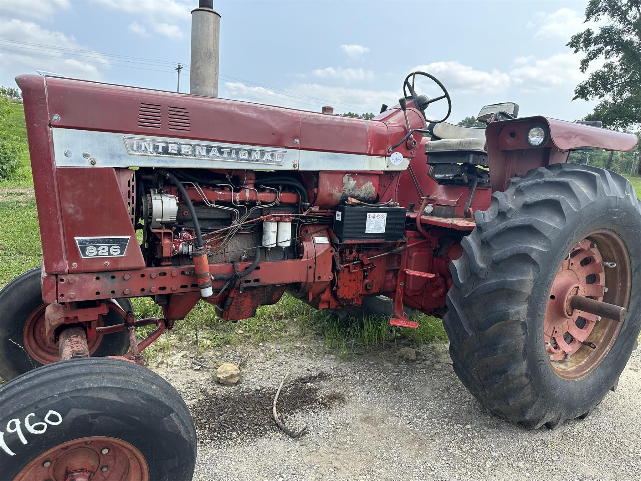 Main image International Harvester 826