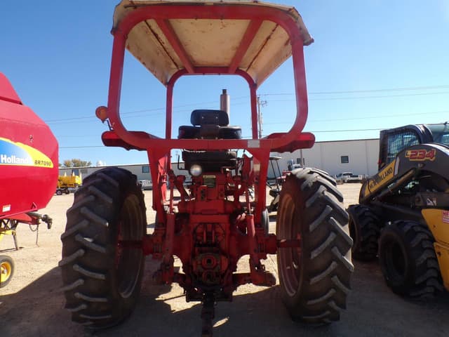 Image of International Harvester 826 equipment image 4