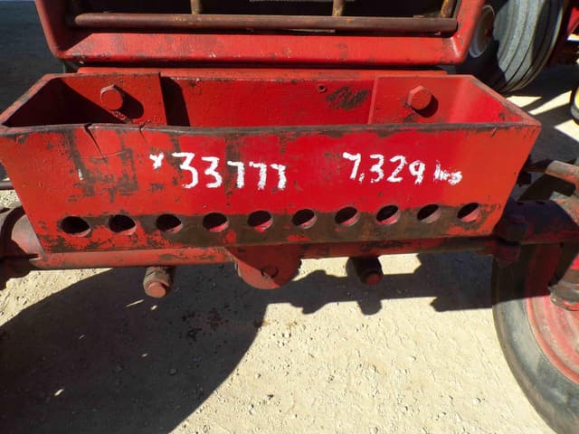 Image of International Harvester 826 equipment image 1