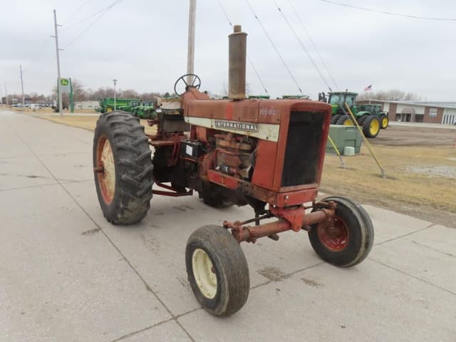 Image of International Harvester 826 equipment image 3