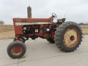 International Harvester 826 Image