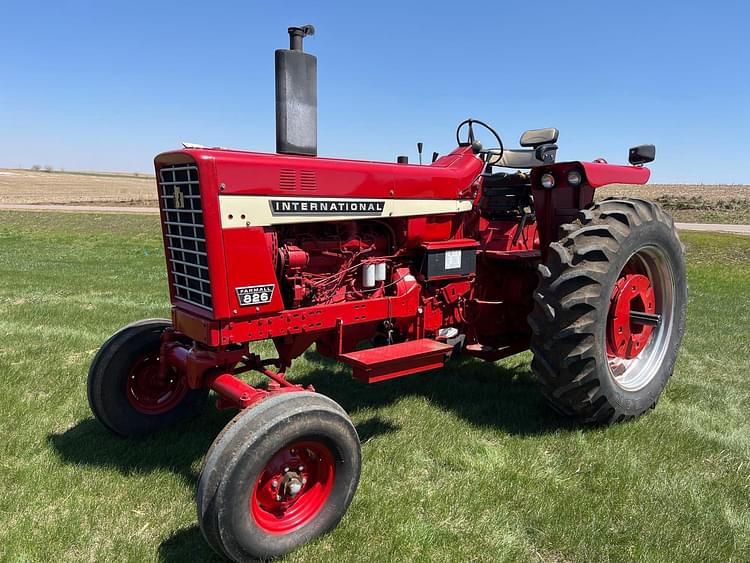 International Harvester 826 Equipment Image0