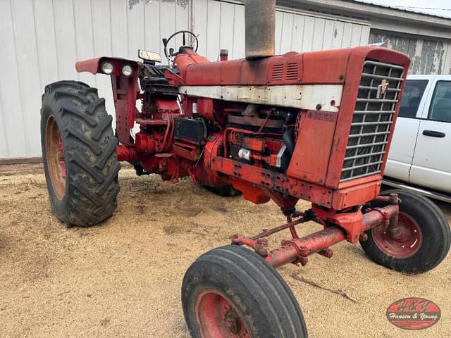Image of International Harvester 826 equipment image 3