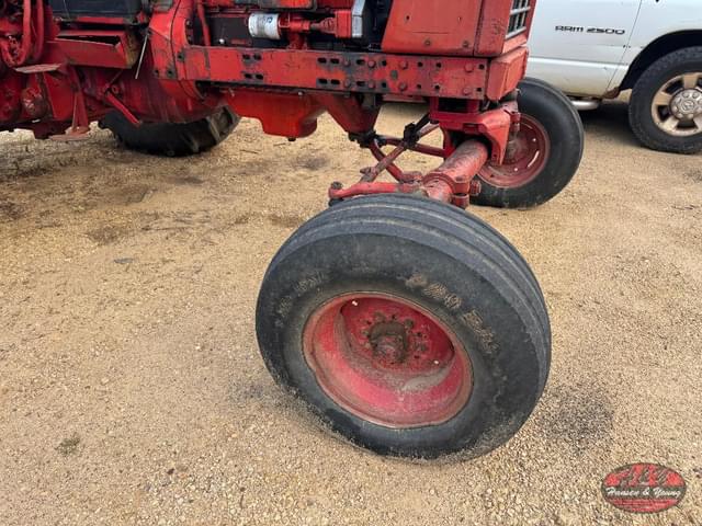 Image of International Harvester 826 equipment image 2