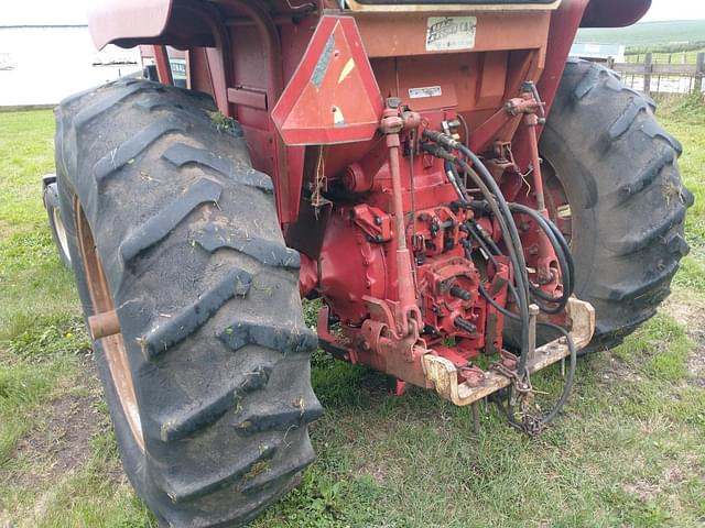 Image of International Harvester 826 equipment image 4