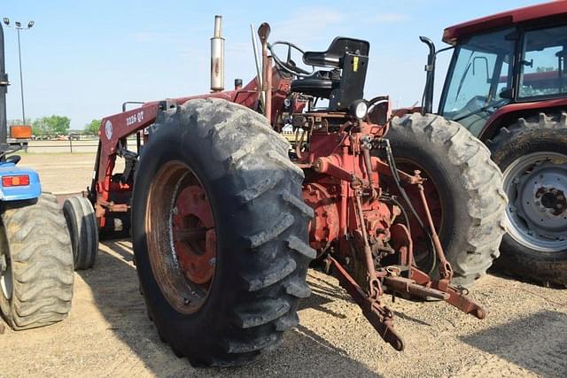 Image of International Harvester 826 equipment image 1