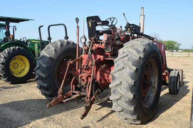 Image of International Harvester 826 equipment image 2