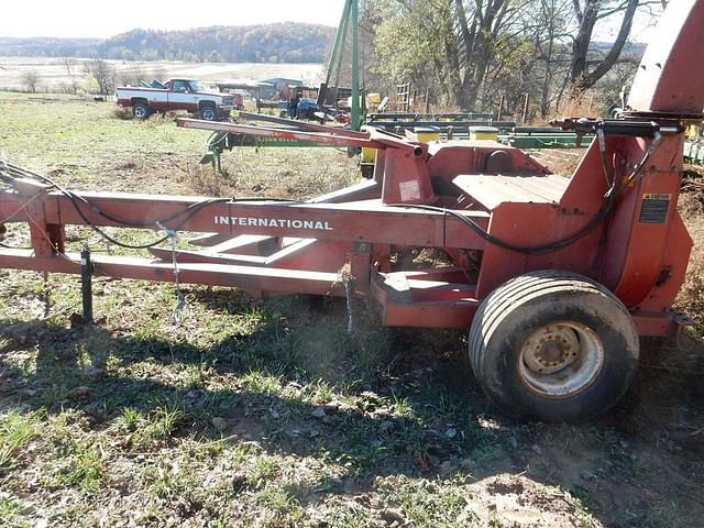 Image of International Harvester 830 equipment image 3