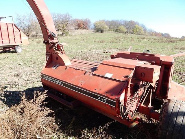 Image of International Harvester 830 equipment image 1