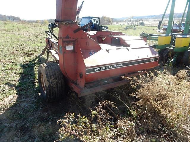 Image of International Harvester 830 equipment image 2