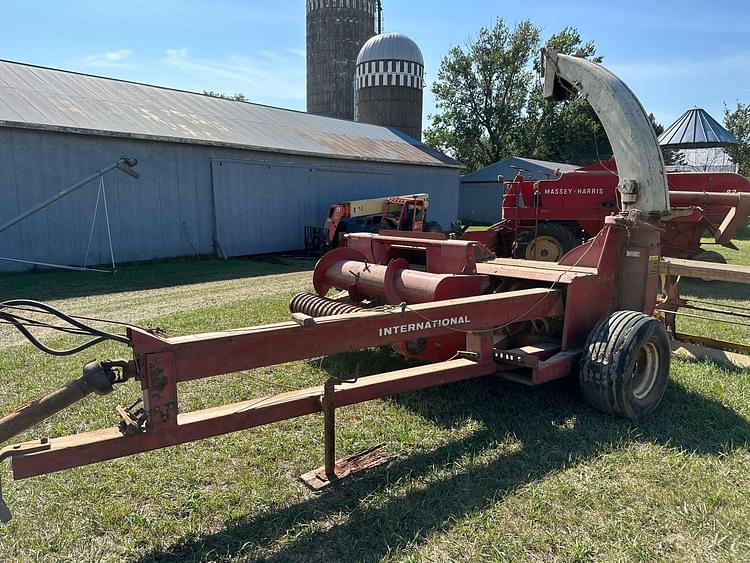 SOLD International Harvester 830 Harvesting Forage Harvesters Pull