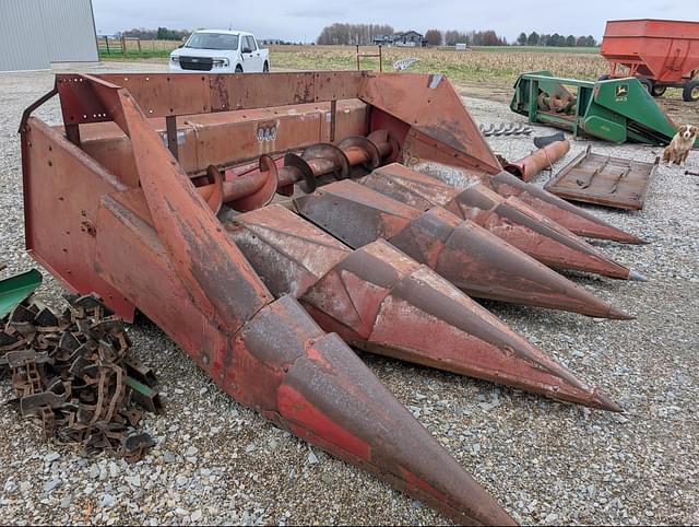 Image of International Harvester 843 equipment image 1