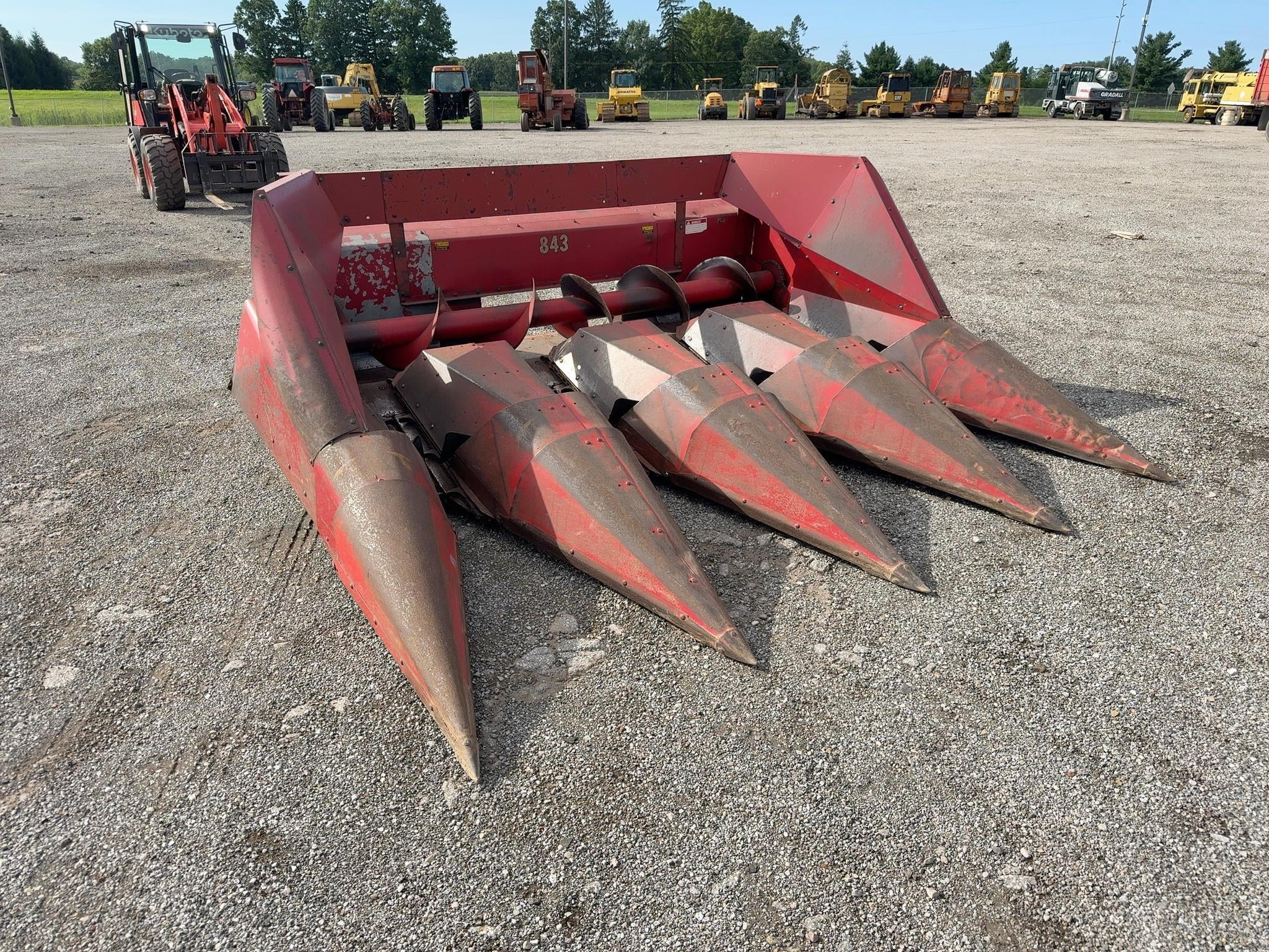International Harvester 843 Equipment Image0