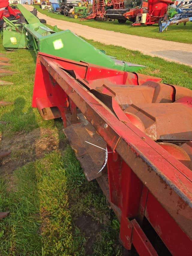 Image of International Harvester 843 equipment image 3