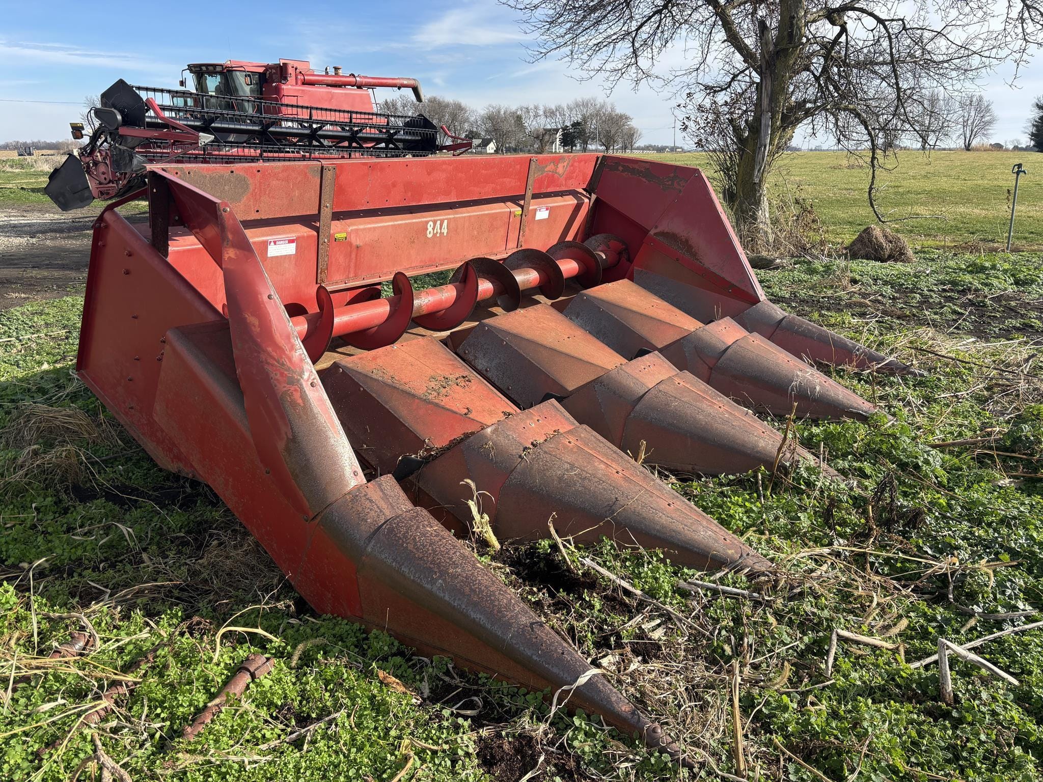 International Harvester 844 Equipment Image0