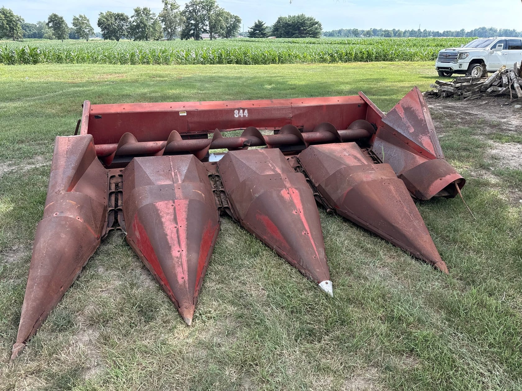 International Harvester 844 Equipment Image0