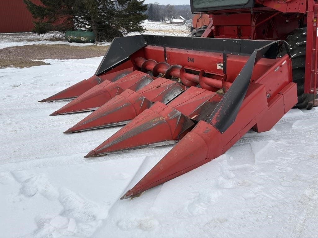International Harvester 844 Equipment Image0