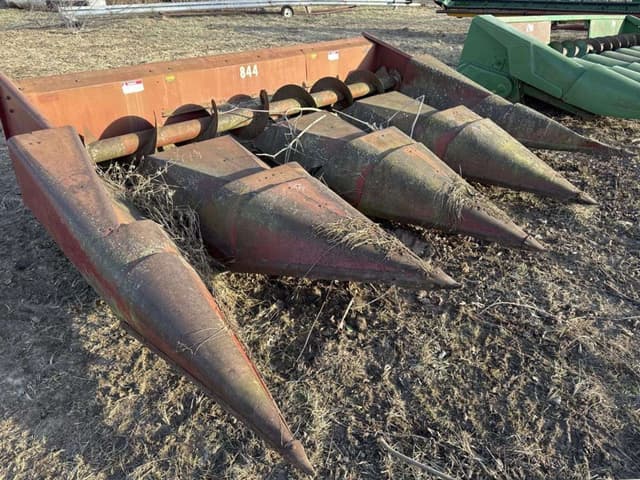 Image of International Harvester 844 equipment image 3