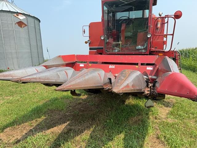 Image of International Harvester 844 equipment image 4