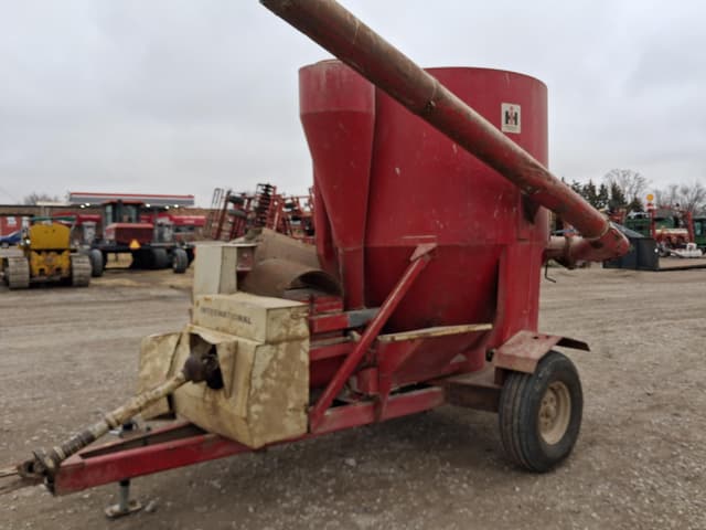 Image of International Harvester 850 equipment image 1