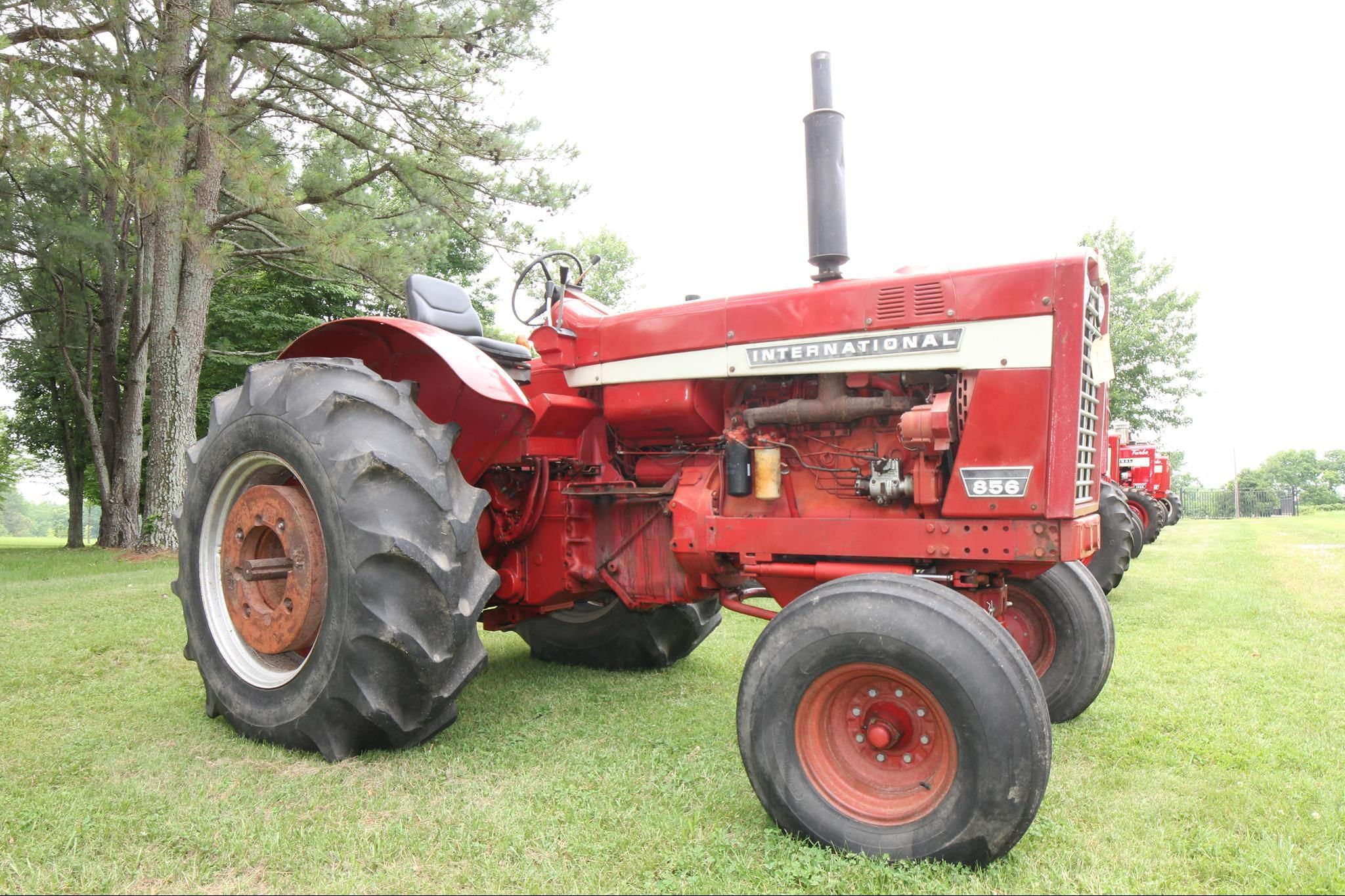 International Harvester 856 Equipment Image0