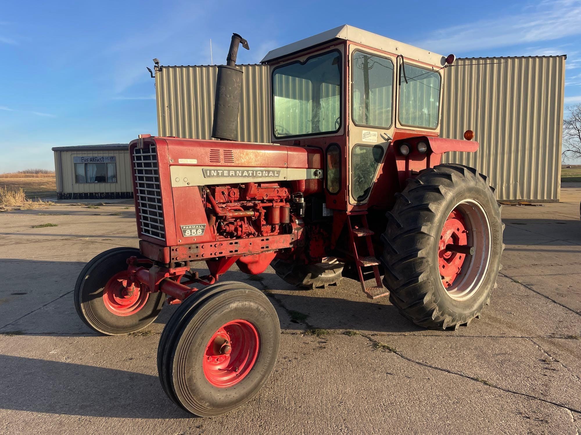 International Harvester 856 Equipment Image0