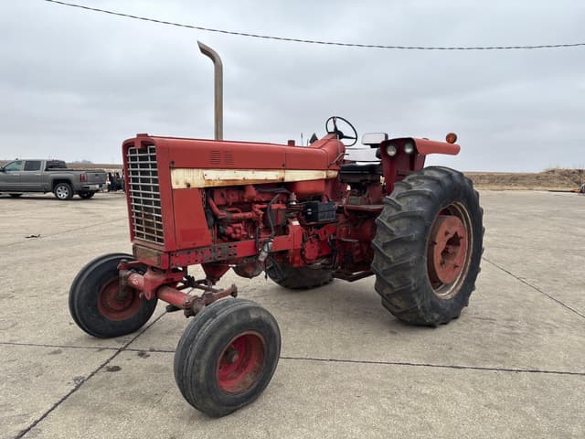 Image of International Harvester 856 equipment image 1