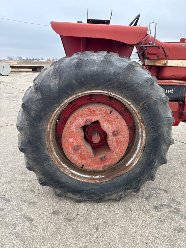 Image of International Harvester 856 equipment image 4