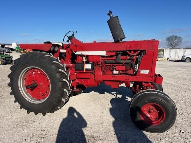 Image of International Harvester 856 equipment image 1