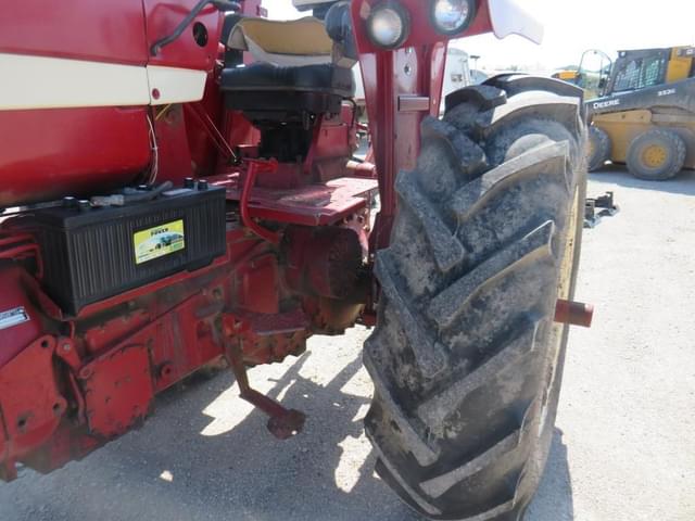 Image of International Harvester 856 equipment image 3
