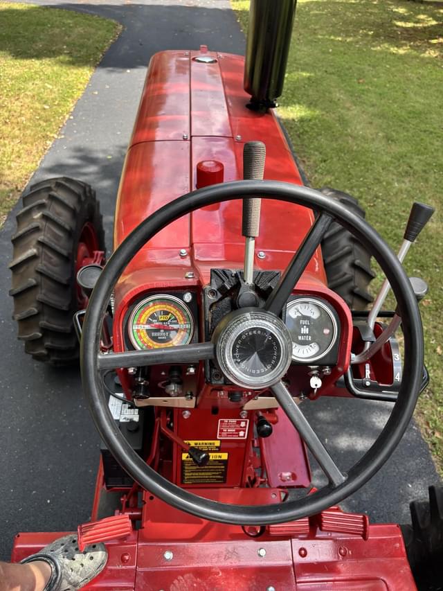 Image of International Harvester 856 equipment image 4