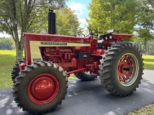 International Harvester 856 Image