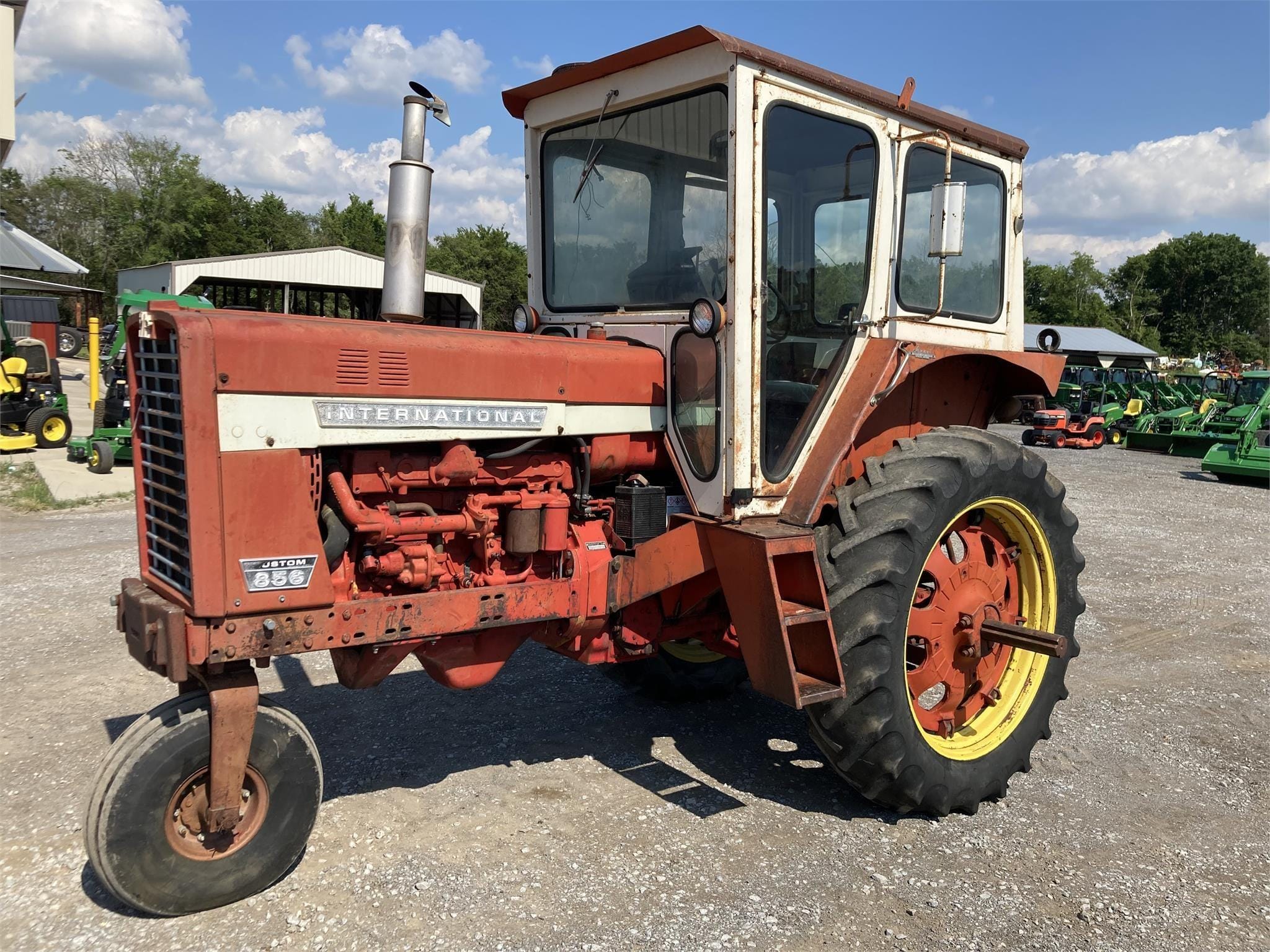 International Harvester 856 Equipment Image0