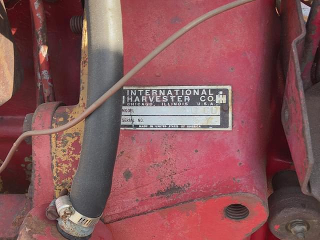 Image of International Harvester 856 equipment image 2