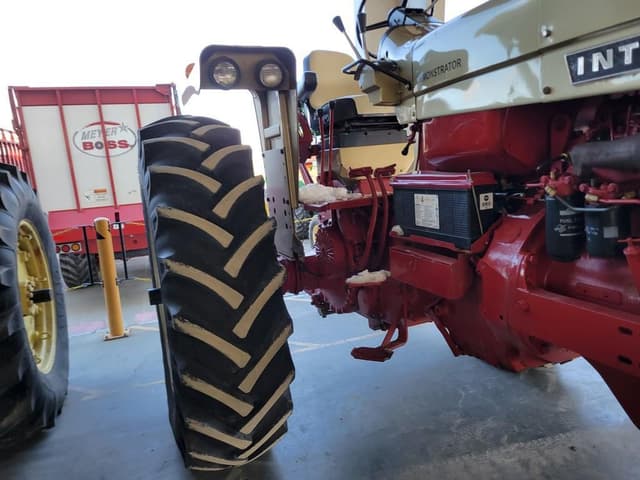 Image of International Harvester 856 equipment image 3