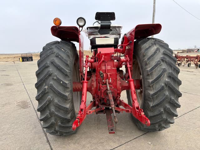 Image of International Harvester 856 equipment image 3