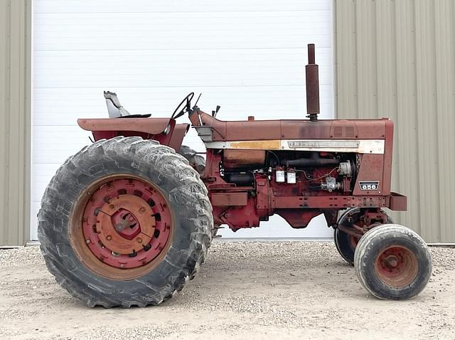 Image of International Harvester 856 equipment image 2