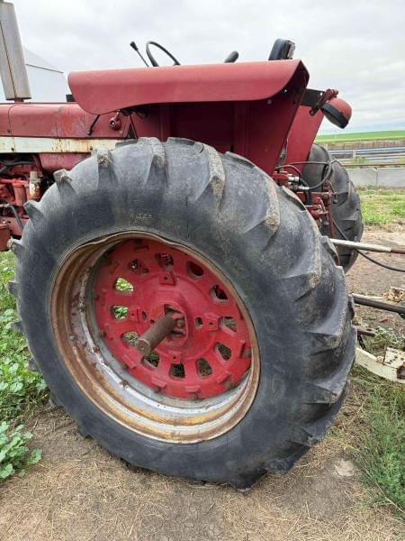 Image of International Harvester 856 equipment image 4